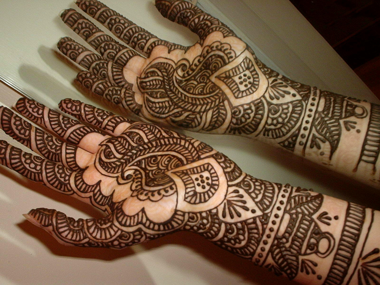 What Is Henna Tattoo Made Of